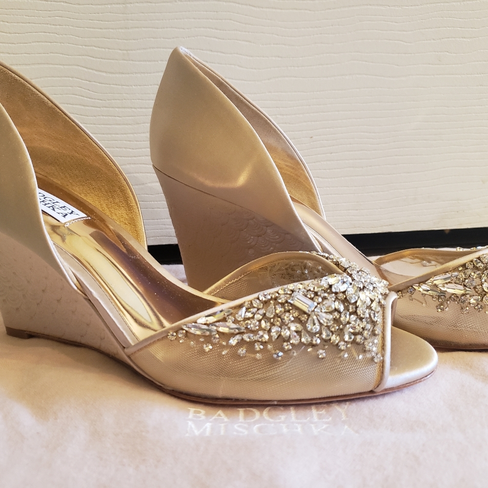 Size 9 Badgley Mischka wedge
